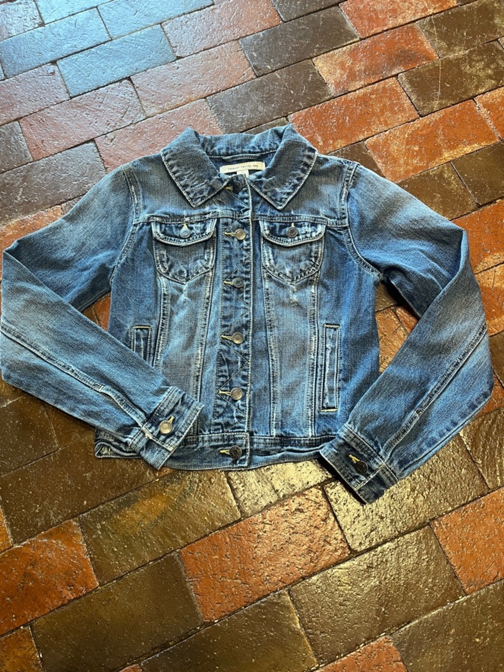 JUNIOR SMALL Forever Twenty One denim trucker jacket perfectly distressed